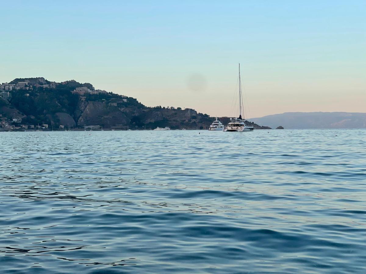 Casa Vacanza Giardini Naxos Taormina Miranaxos エクステリア 写真
